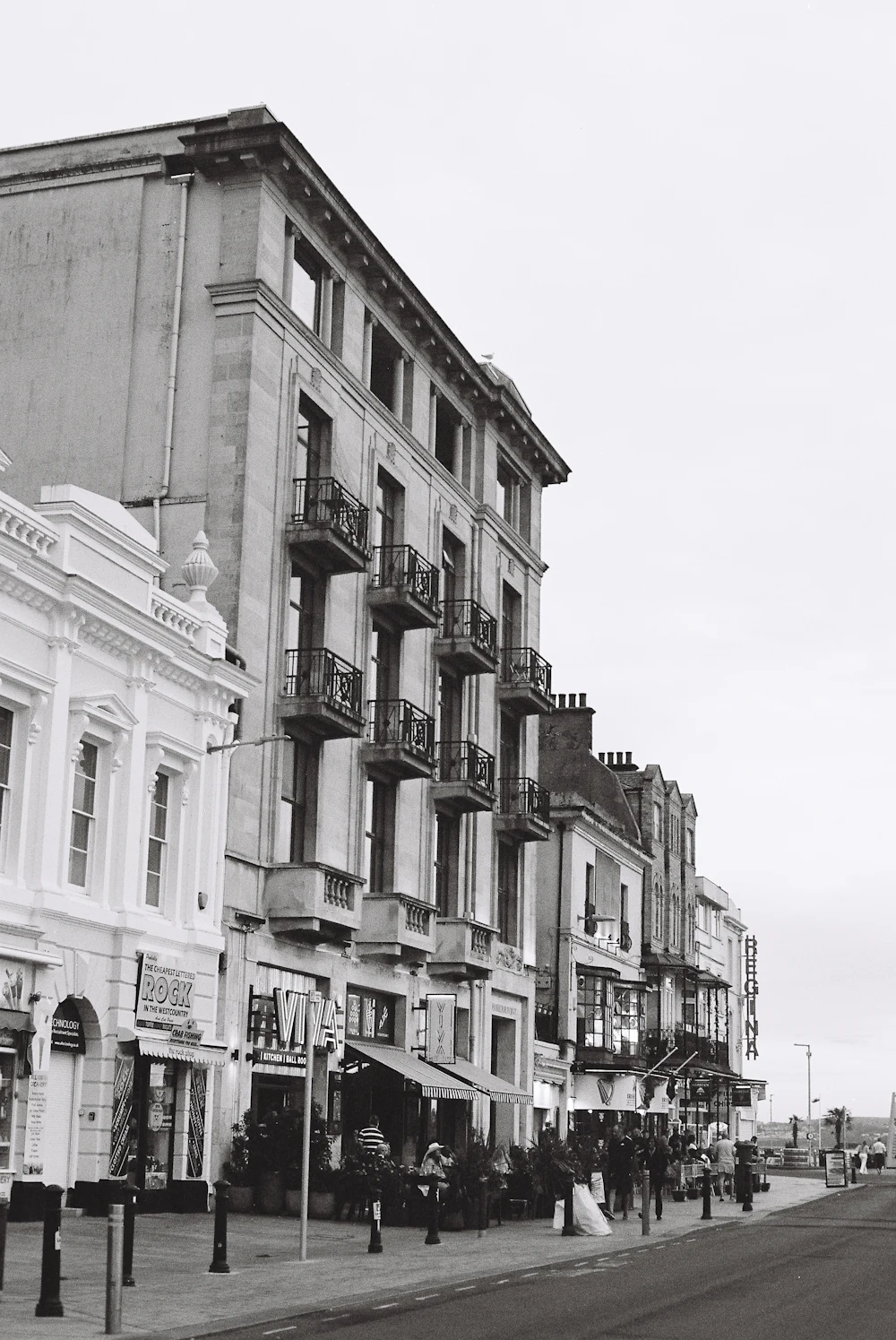 Calle del Ensanche en blanco y negro