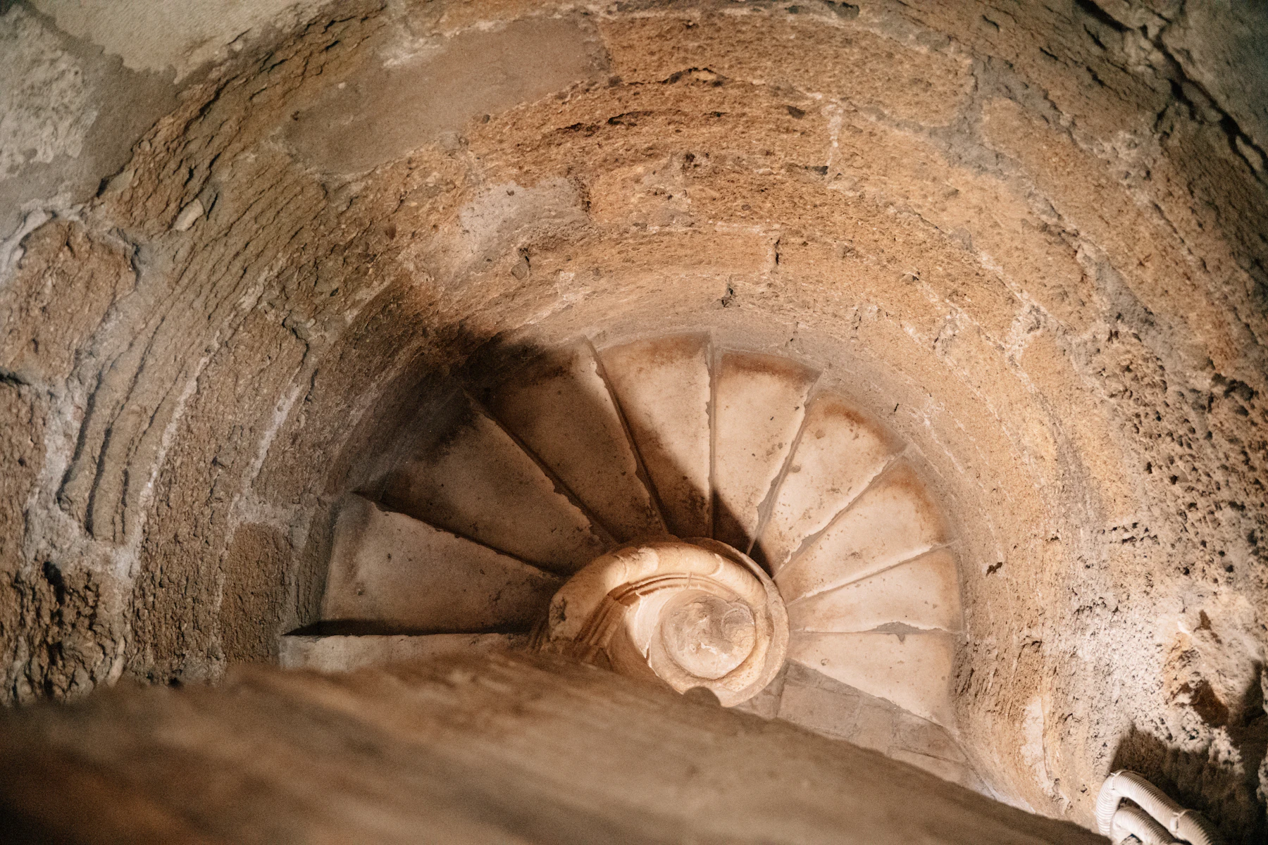 Escalera de caracol de piedra